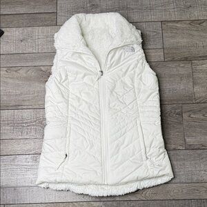 The North Face Women's Women’s Reversible Puffer Cream/white Quilted Vest